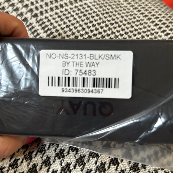 New Quay By The Way Black Frame Smoke Lens Sunglasses With Case - Picture 8 of 11